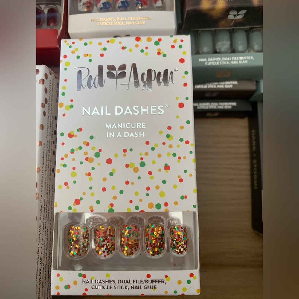 Red Aspen nail dashes (Goldie’s Gum Drops)